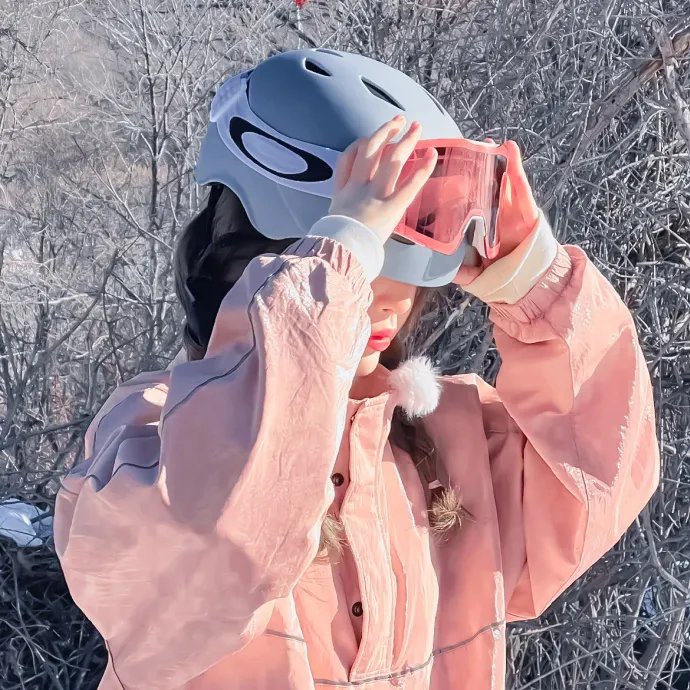 穿盔甲的少女